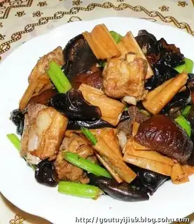 Roasted pork ribs with mushroom, wood and tofu bamboo