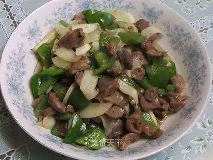 stir-fried chicken gizzard with green pepper and rice bamboo