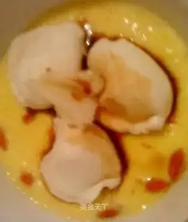 Steamed dumplings with eggs