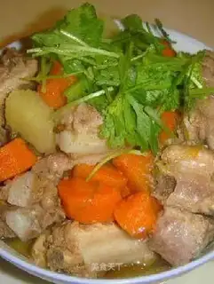 Stewed ribs with potatoes and radishes