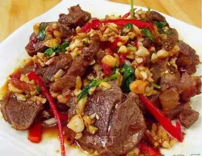 Spicy beef tendon