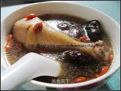 Chicken leg, red dates and mushroom soup