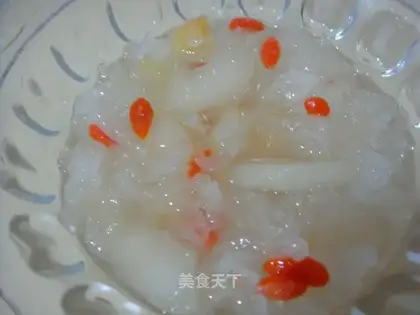 Tremella pear sweet soup