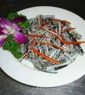 Fish skin salad