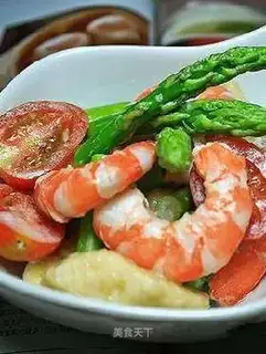 Sweet shrimp and asparagus salad
