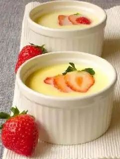 Strawberry custard pudding