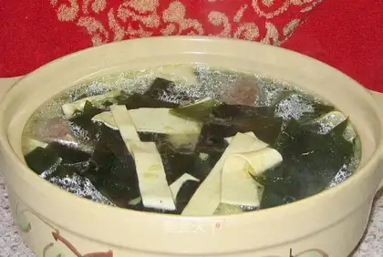 Seaweed and bean skin soup