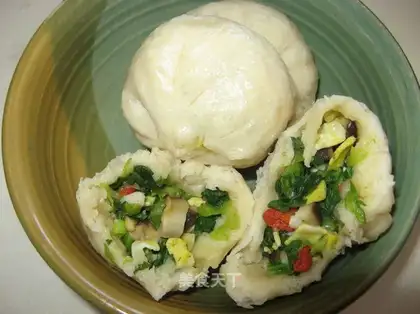 Mushroom rapeseed egg vegetarian steamed buns
