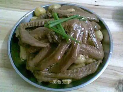 Braised goose wings with potatoes in Zhuhou sauce
