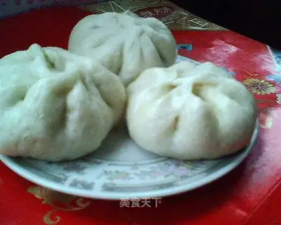 Celery pork steamed buns