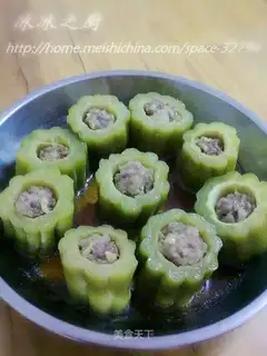 Pork and bitter gourd cup