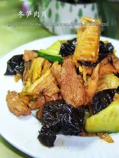 Winter bamboo shoots and pork slices