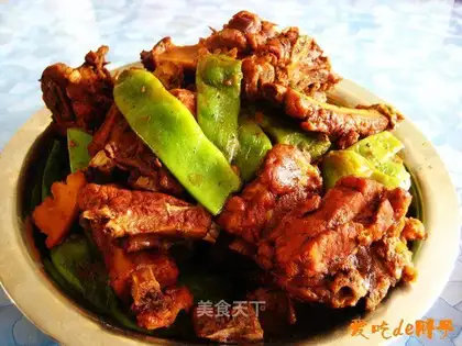 Stewed pork ribs with fried beans