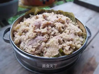 Steamed pork with rice flour