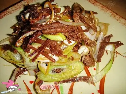 Donkey meat mixed with spring onions