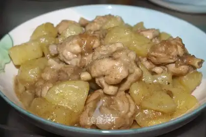 Stewed chicken with spiced potatoes