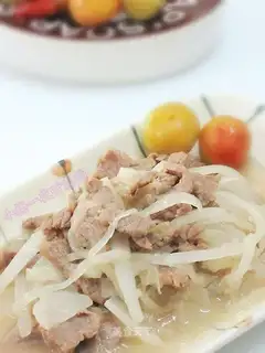 Home-cooked stir-fried beef