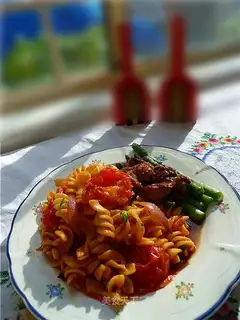 Spaghetti with chicken and asparagus