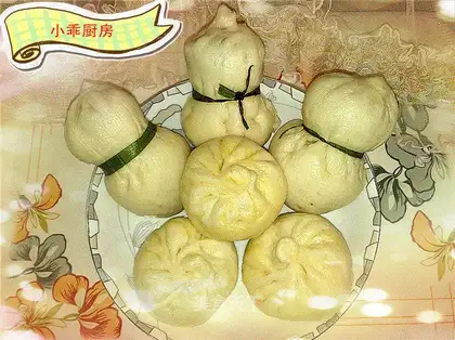 Pork and wild vegetable steamed buns