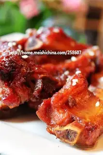 Roasted pork ribs with honey sauce