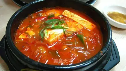 Korean tuna and kimchi soup