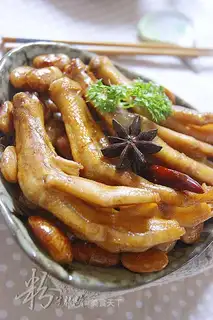 Roasted duck webs with white kidney beans