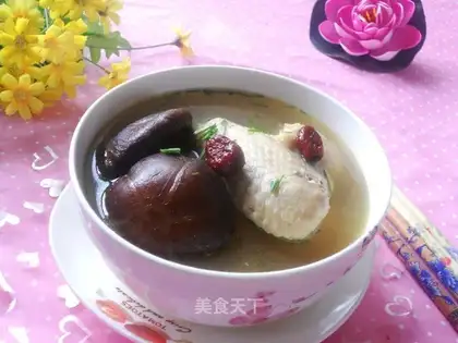 Fresh mushroom chicken wings soup