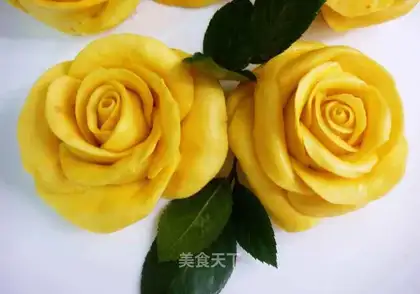 Pumpkin rose steamed buns