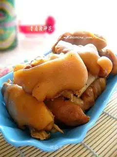 Fragrant stewed pork trotters