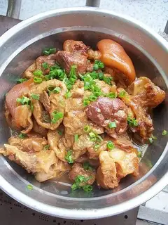 Braised pork troll