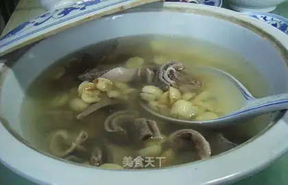 Pork tripe and lotus seed pot