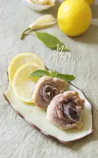 Stewed chicken legs with lemon