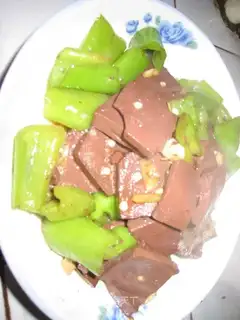 stir-fried duck blood in oyster sauce and pepper