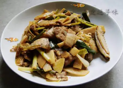 Sliced pork belly with green garlic and bamboo shoots