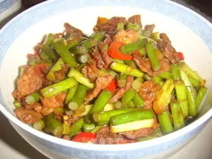 stir-fried pork with garlic sprouts
