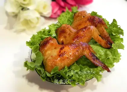 Roasted chicken wings with garlic and honey sauce