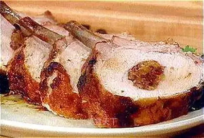 Pork ribs stuffed with apricot