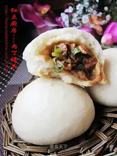 steamed buns with diced pork