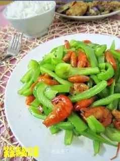 stir-fried shrimps with vegetable peppers
