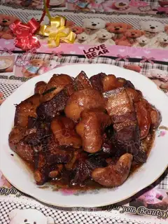 Braised pork with old red meat