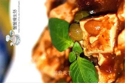 Minced pork and tofu in soy sauce