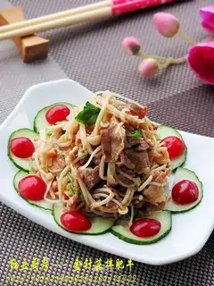 Flammulina velutipes mixed with fat beef