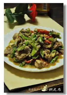 Sauteed pork with double pepper