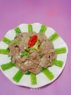 Beef with broccoli and cold melon