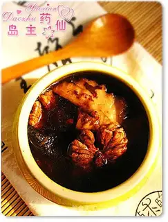 Stewed black chicken with Polygonum multiflorum, walnut and angelica