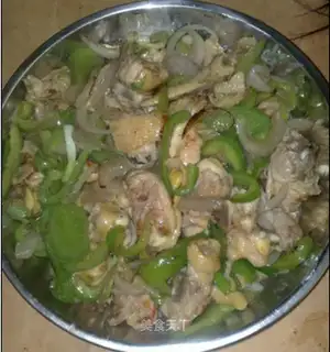 stir-fried chicken with green pepper and onion