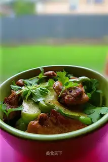 stir-fried palm melons with chicken legs and meat