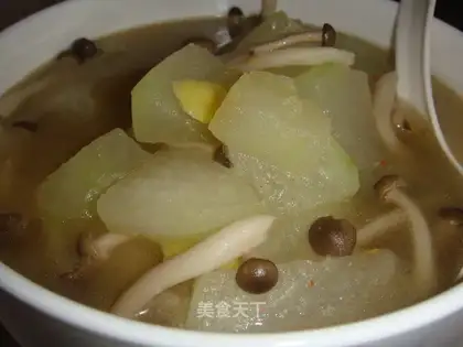 Stewed wax gourd with crab mushrooms