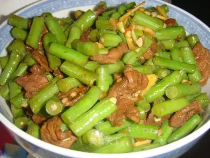 stir-fried pork with long beans