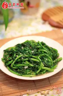 stir-fried chrysanthemum cabbage with garlic